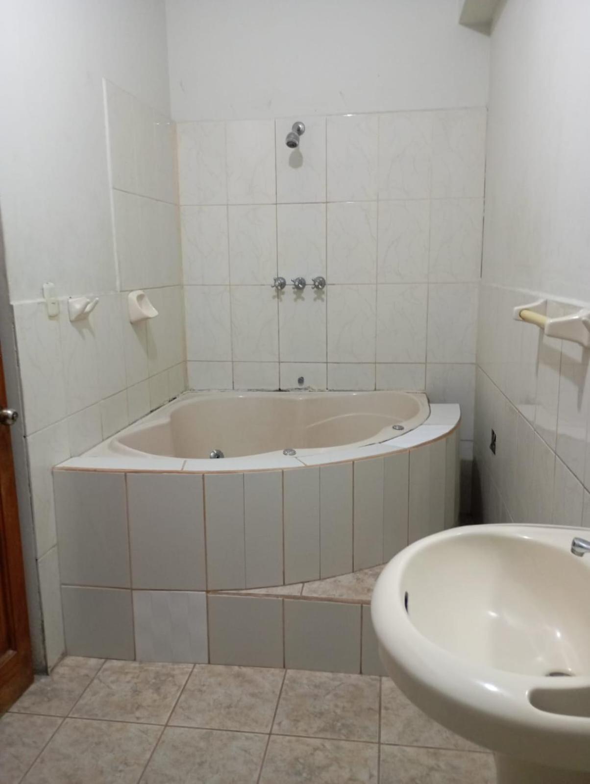Hostal El Puerto Yurimaguas Екстер'єр фото